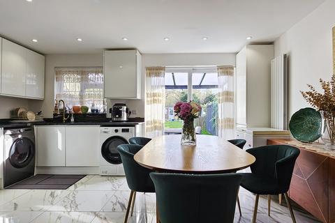 20 Robin Hood Way, Greenford, UB6 7QN