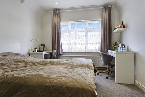 20 Robin Hood Way, Greenford, UB6 7QN