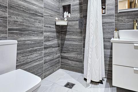20 Robin Hood Way, Greenford, UB6 7QN