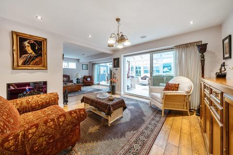 10 Westleigh Drive, Bromley, BR1 2PN