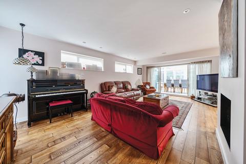 10 Westleigh Drive, Bromley, BR1 2PN