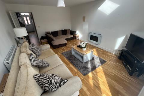 3 bedroom terraced house to rent, Lea Road, Abington, Northampton NN1 4PN