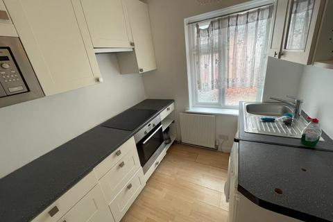 3 bedroom flat to rent, Wimborne Drive, Pinner HA5