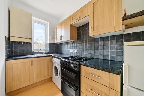 2 bedroom flat for sale, Highfield Road, West Byfleet, KT14