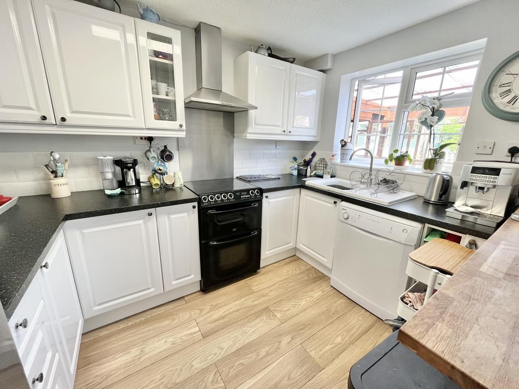 Kitchen   Dining Area