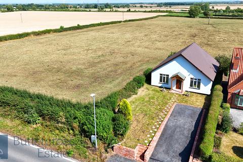 3 bedroom detached bungalow for sale, Fosse Road, East Stoke, NG23 5QQ