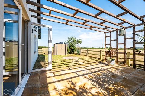 3 bedroom detached bungalow for sale, Fosse Road, East Stoke, NG23 5QQ