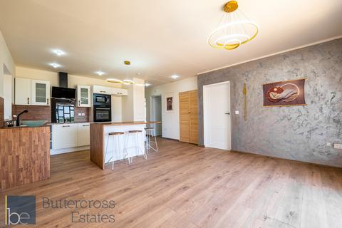 3 bedroom detached bungalow for sale, Fosse Road, East Stoke, NG23 5QQ