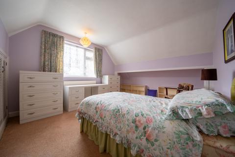 16 Greenfield Drive, Sheffield, S8 7SL