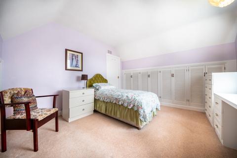 16 Greenfield Drive, Sheffield, S8 7SL
