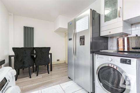 3 bedroom end of terrace house for sale, Chestnut Avenue, Hornchurch, RM12