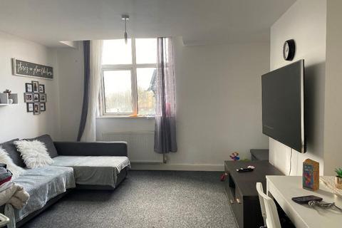 2 bedroom flat for sale, Clough Road, Hull, HU6 7PA
