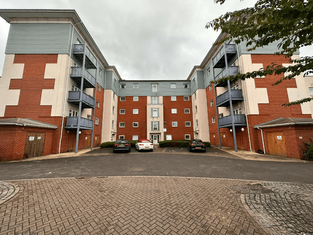 Well presented two bed flat