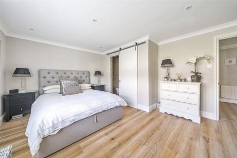 16 Ravens Close, Surbiton, KT6 4QG