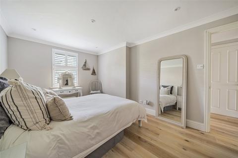 16 Ravens Close, Surbiton, KT6 4QG