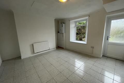 3 bedroom end of terrace house to rent, Queen Victoria Rd,