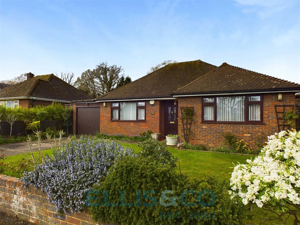 Thorpe Avenue, Tonbridge, Kent, TN10 2 bed bungalow for sale £500,000