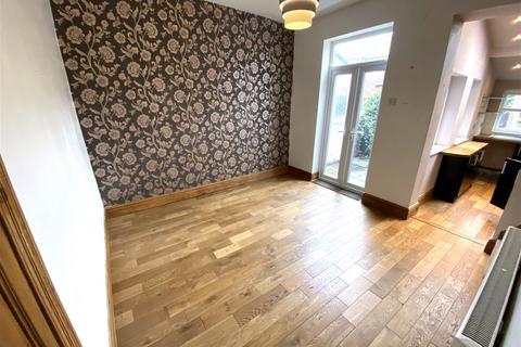 30 Glen Grove, Royton, Oldham, OL2 5SY