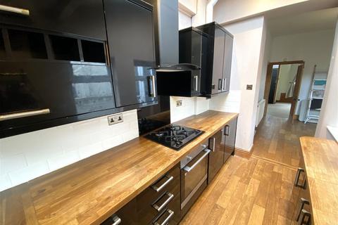 30 Glen Grove, Royton, Oldham, OL2 5SY