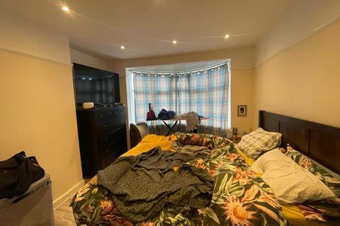 4 bedroom semi-detached house to rent, Drury Road, Harrow HA1