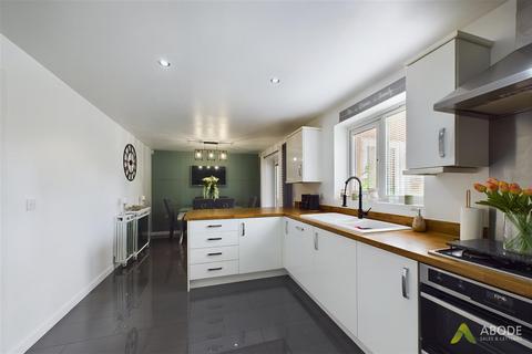 5 bedroom detached house for sale, Malin Close, Stretton DE14