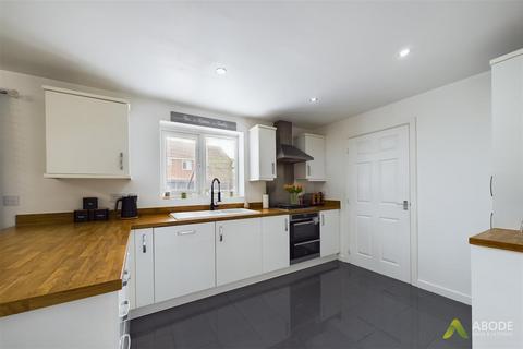 5 bedroom detached house for sale, Malin Close, Stretton DE14