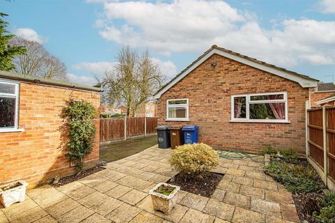 17 Greenacres Drive, Uttoxeter, ST14 7EB