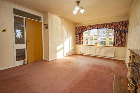 17 Greenacres Drive, Uttoxeter, ST14 7EB