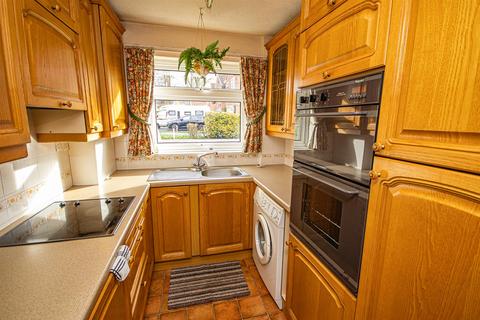 17 Greenacres Drive, Uttoxeter, ST14 7EB