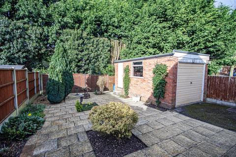 17 Greenacres Drive, Uttoxeter, ST14 7EB