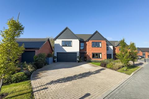 5 bedroom detached house for sale, Kingfisher Gardens, Branston DE14