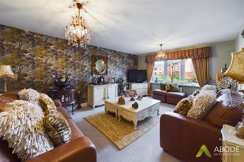 5 bedroom detached house for sale, Kingfisher Gardens, Branston DE14