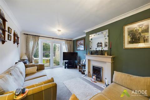 18 Hawksley Drive, Rolleston On Dove, Burton-on-trent, DE13 9DR