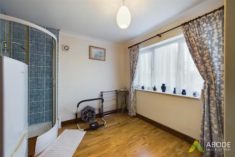 18 Hawksley Drive, Rolleston On Dove, Burton-on-trent, DE13 9DR