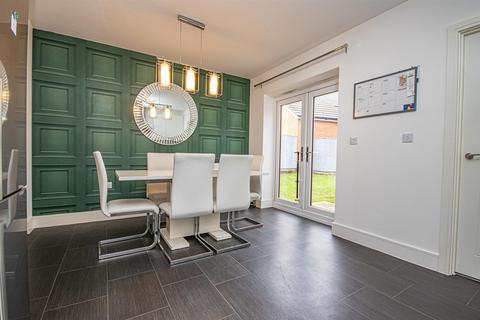 15 Ivinson Way, Bramshall, Uttoxeter, ST14 5BF