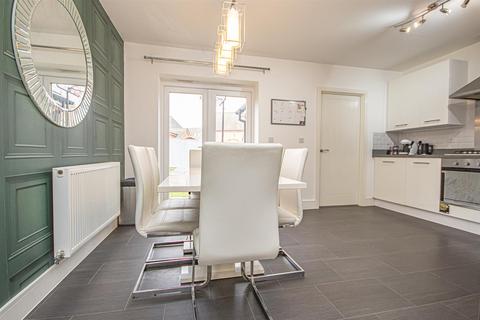 15 Ivinson Way, Bramshall, Uttoxeter, ST14 5BF