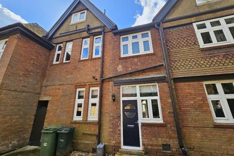 4 bedroom terraced house to rent, Woodlands, Bodicote
