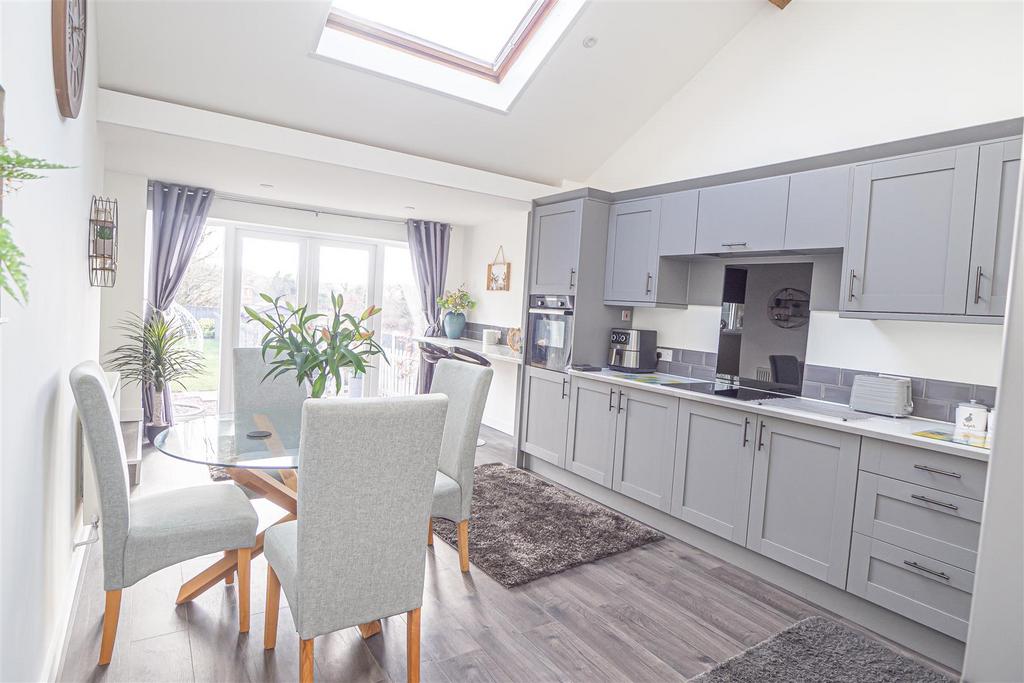 Thorley Drive, Cheadle ST10 3 bed semidetached bungalow for sale £275,000