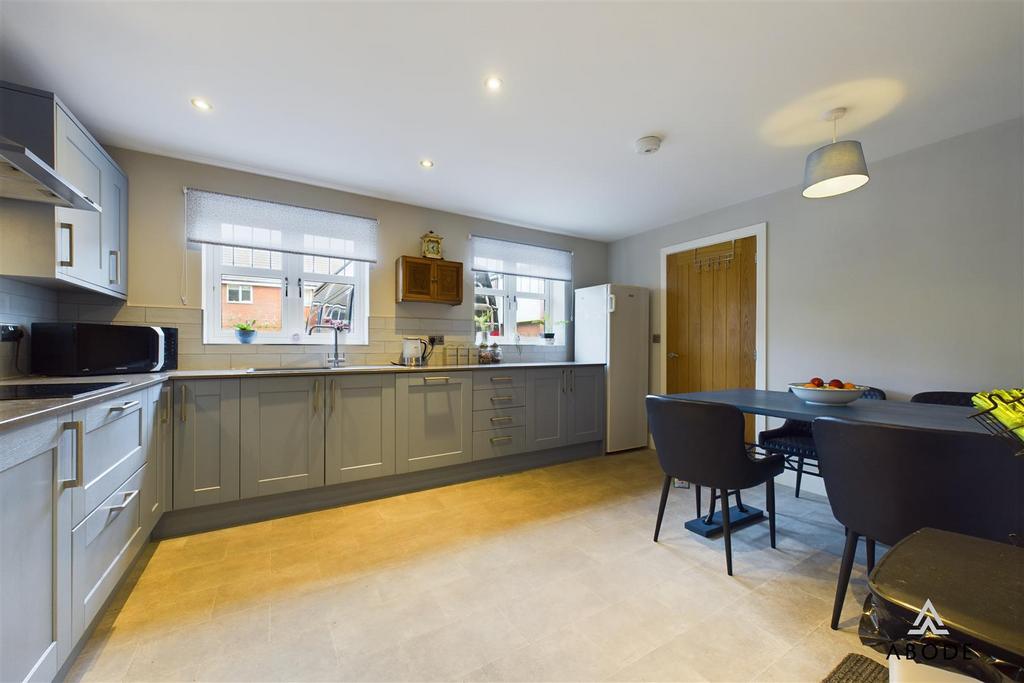 CAM03473 G0-PR0248-STILL011.jpg