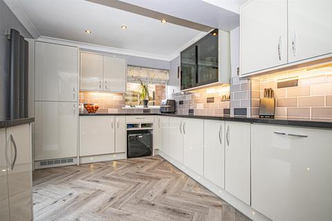 12 Ashleigh Drive, Uttoxeter, ST14 7RG