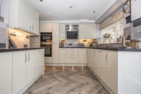 12 Ashleigh Drive, Uttoxeter, ST14 7RG