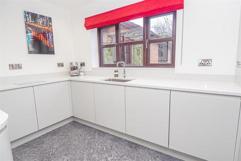 10 Tennyson Close, Cheadle, Stoke-on-trent, ST10 1XF