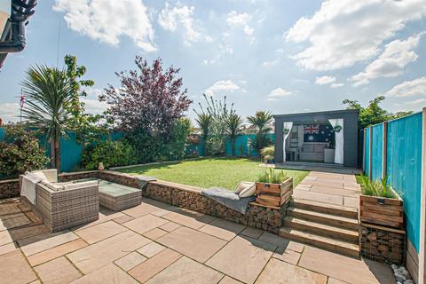 11 Heathfield Road, Uttoxeter, ST14 7JN