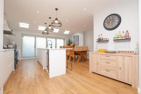 11 Heathfield Road, Uttoxeter, ST14 7JN