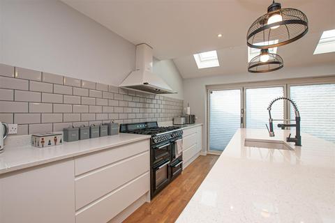 11 Heathfield Road, Uttoxeter, ST14 7JN