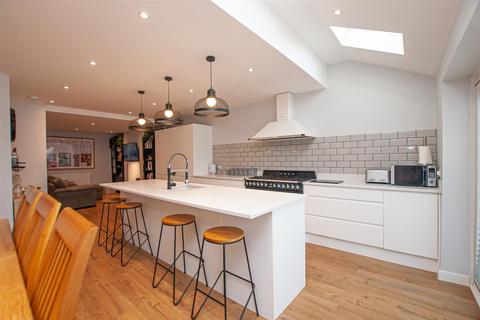11 Heathfield Road, Uttoxeter, ST14 7JN