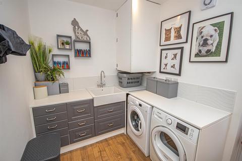 11 Heathfield Road, Uttoxeter, ST14 7JN