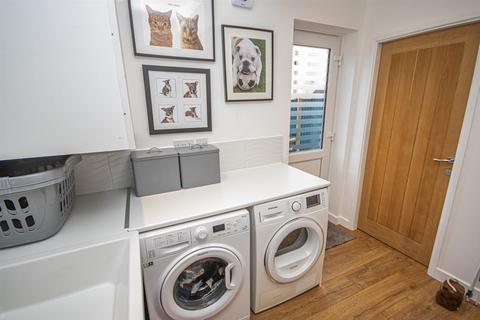 11 Heathfield Road, Uttoxeter, ST14 7JN