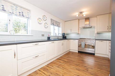 4 bedroom detached house for sale, Demontfort Way, Uttoxeter ST14