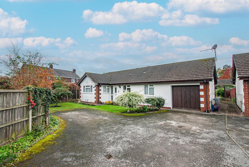 Ashbourne Road, Rocester ST14 2 bed detached bungalow for sale £260,000